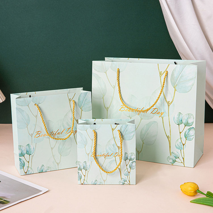 Bolsas de papel kraft personalizadas con logotipo y mango