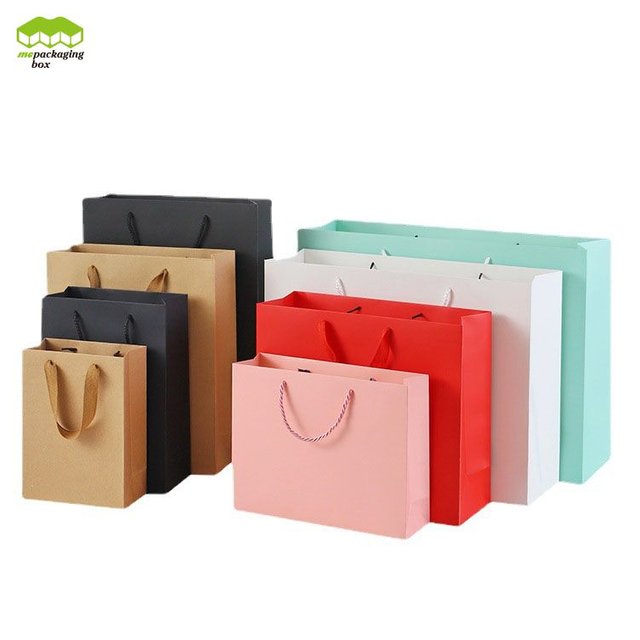 Bolsa de papel dorada con logotipo de frustración de papel láser