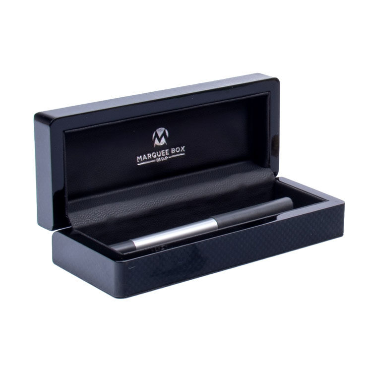 Caja de madera de una sola pluma con medalla de recuerdo de laca de piano negro