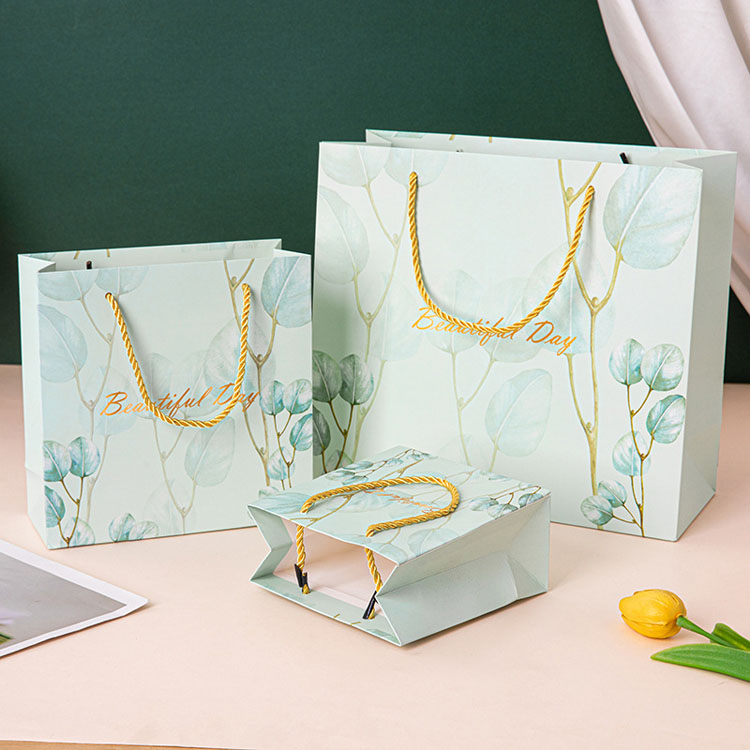 Bolsas de papel kraft personalizadas con logotipo y mango