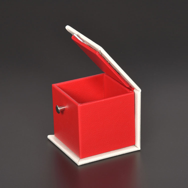 Venta de la bandeja Anillos eléctricos portátiles Carpeta de llave Attar Textura de cuero genuino Libro de recuerdo PU PUN Packaging Box