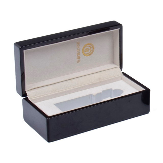 Bisagra elástica rectangular Flip Black Glossy Pintura Esencial Petróleo Perfume Embalaje de madera Empaca de beige personalizado Interior de terciopelo con cuentas