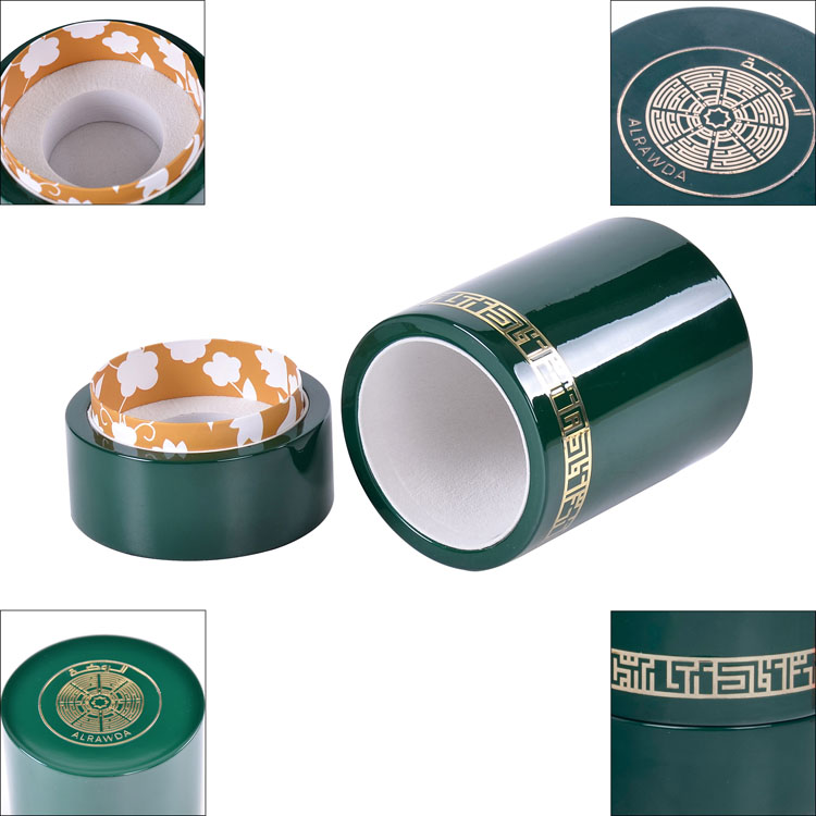 Etiqueta de metal redonda con decoración de borde y patrones, pintura de piano verde, caja de madera de perfume de alta gama