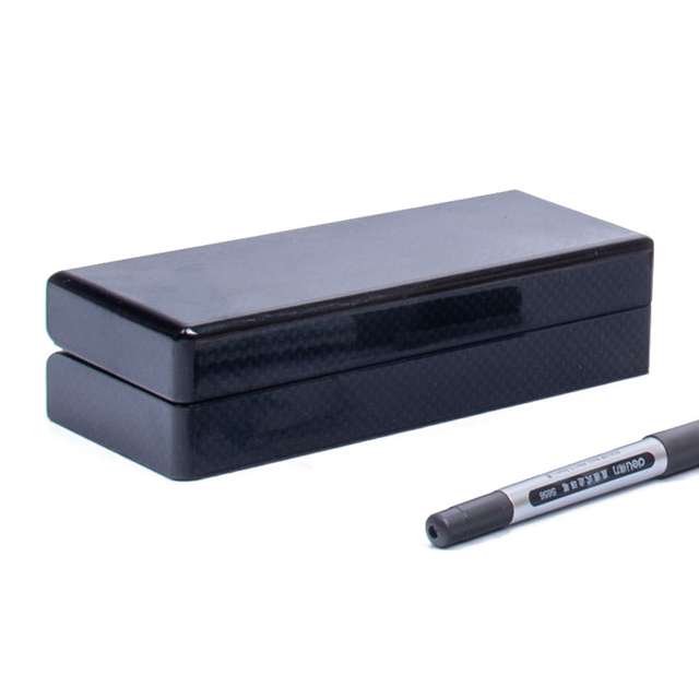 Caja de madera de una sola pluma con medalla de recuerdo de laca de piano negro