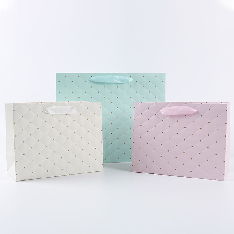 Logotipo impreso personalizado Bolsa de papel blanco de lujo bolsas de papel de regalo de compras minoristas con su propio logotipo