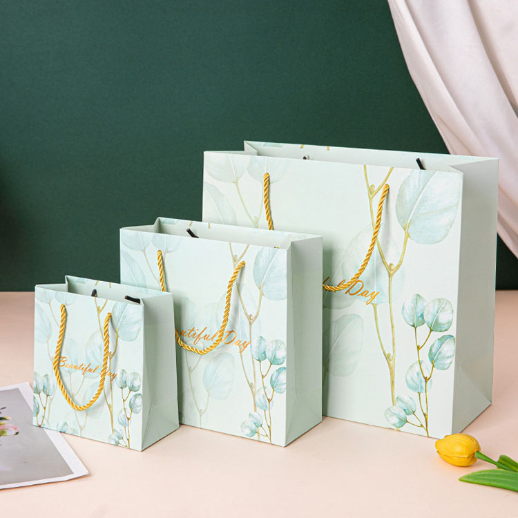 Bolsas de papel kraft personalizadas con logotipo y mango
