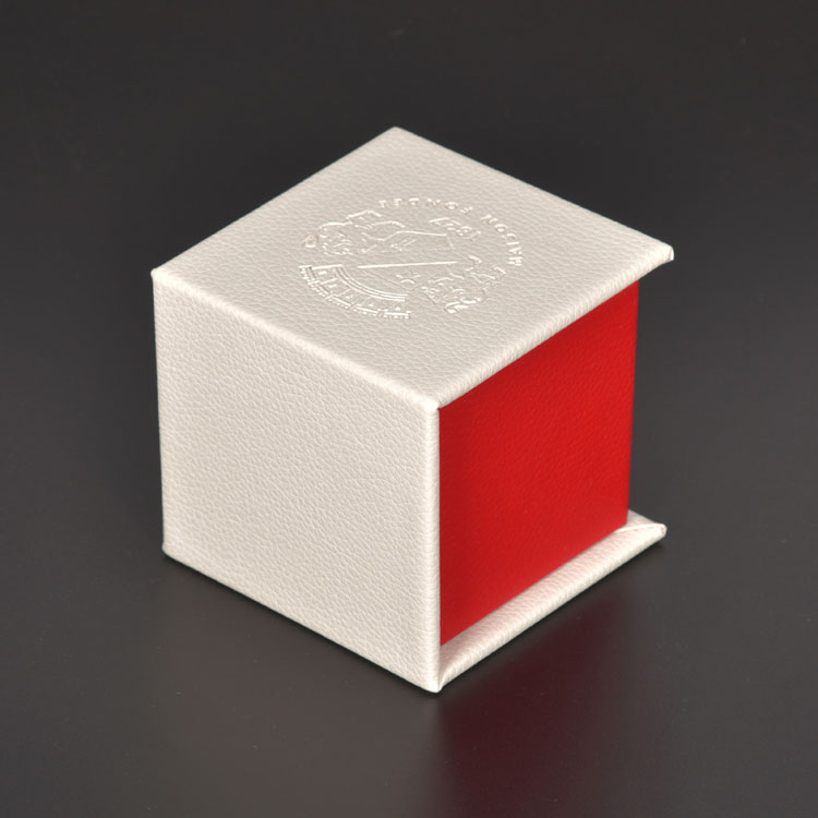 Venta de la bandeja Anillos eléctricos portátiles Carpeta de llave Attar Textura de cuero genuino Libro de recuerdo PU PUN Packaging Box