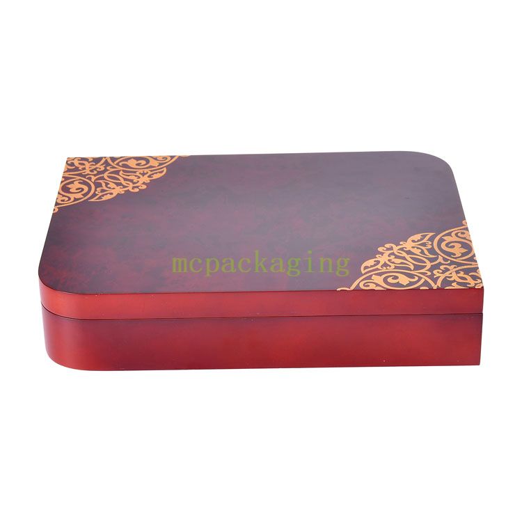Elegantes cajas de regalo en relieve de madera