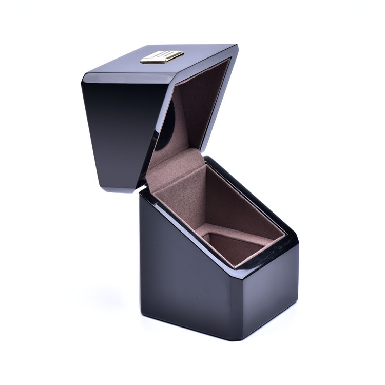 Cubo de pintura de piano negro cubierta oblicua de 45 grados Caja de envasado de perfume de madera de esquina hecha a medida