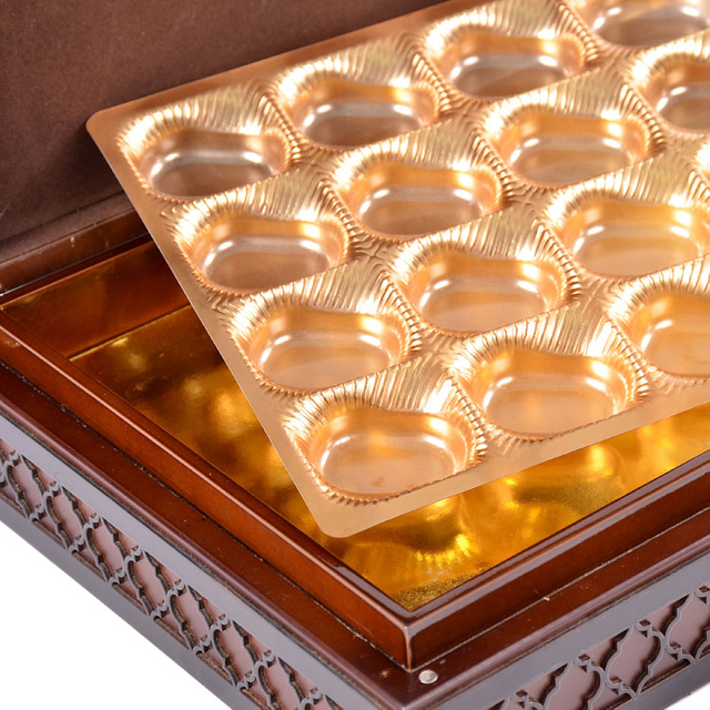 Caja de regalo de Ramadán de madera en forma de mezquita con acabado mate para envases de citas y dulces