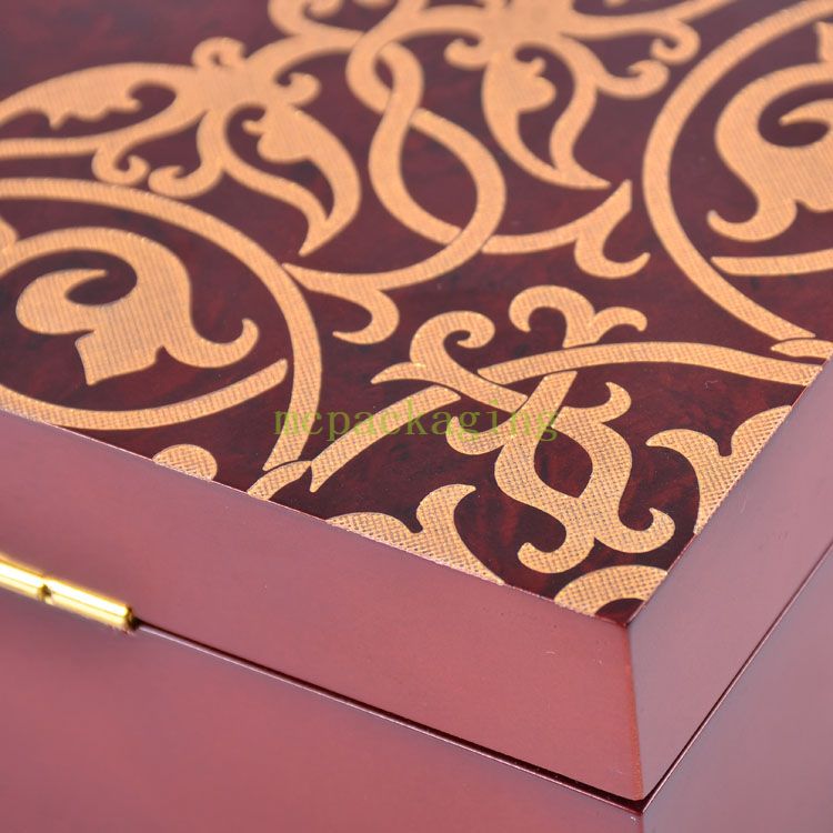 Elegantes cajas de regalo en relieve de madera