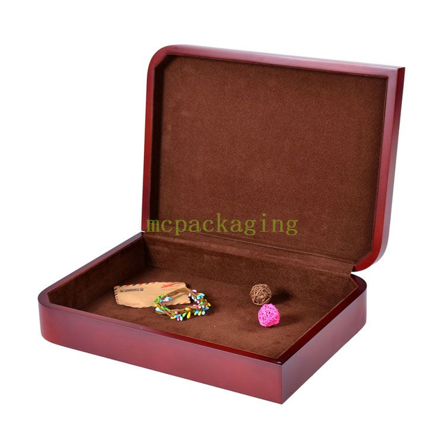 Elegantes cajas de regalo en relieve de madera