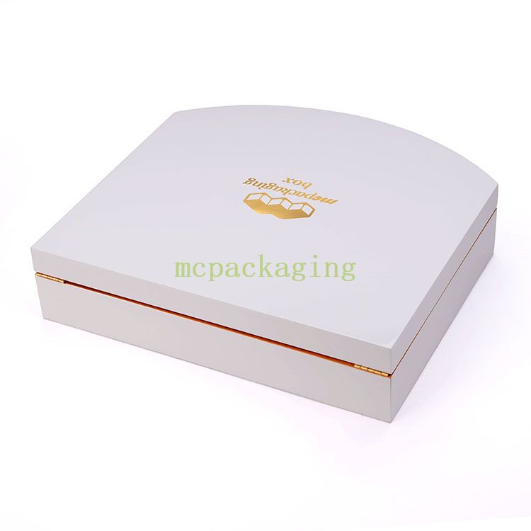 Caja de perfume de madera personalizada de lujo al por mayor con logotipo lacado negro con cerradura