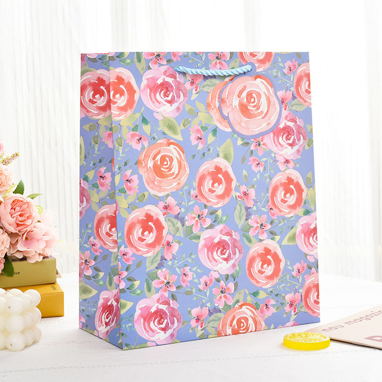 Bolsas de papel de Kraft marrón blanco con su propio logotipo, bolsa de compras de papel con logotipo, bolso de papel Kraft de papel con manijas