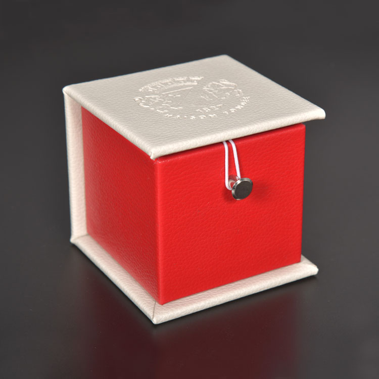 Venta de la bandeja Anillos eléctricos portátiles Carpeta de llave Attar Textura de cuero genuino Libro de recuerdo PU PUN Packaging Box