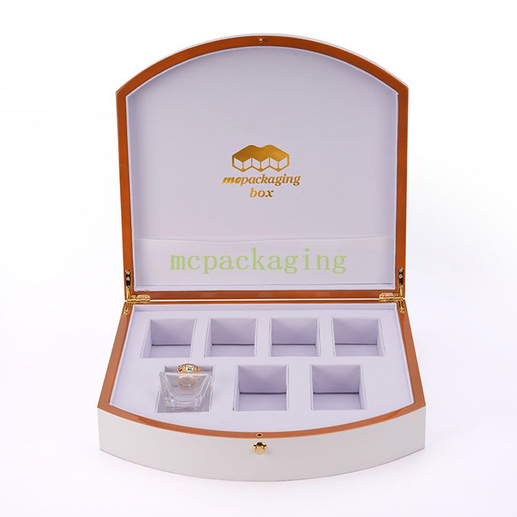 Caja de perfume de madera personalizada de lujo al por mayor con logotipo lacado negro con cerradura