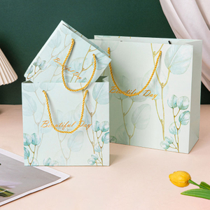 Bolsas de papel kraft personalizadas con logotipo y mango