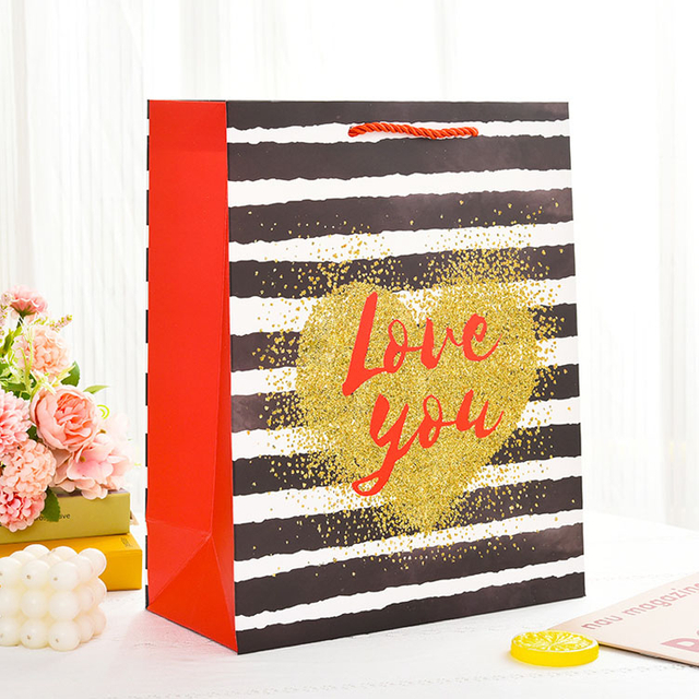 Bolsa de papel de regalo de logotipo personalizado de marca de lujo para ropa Pink Matte Garming Clothing Boutique Bolsas con mangos de cinta