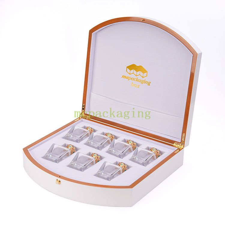 Caja de perfume de madera personalizada de lujo al por mayor con logotipo lacado negro con cerradura