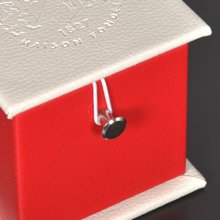 Venta de la bandeja Anillos eléctricos portátiles Carpeta de llave Attar Textura de cuero genuino Libro de recuerdo PU PUN Packaging Box