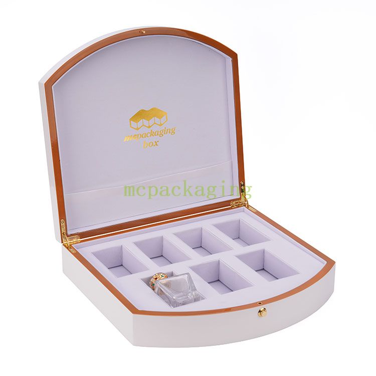 Caja de perfume de madera personalizada de lujo al por mayor con logotipo lacado negro con cerradura