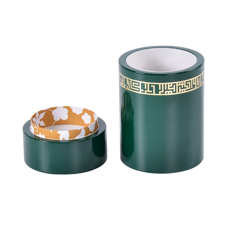 Etiqueta de metal redonda con decoración de borde y patrones, pintura de piano verde, caja de madera de perfume de alta gama