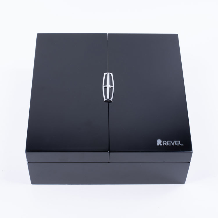 Caja de regalo de madera con etiqueta de logotipo plateada lacada de doble puerta
